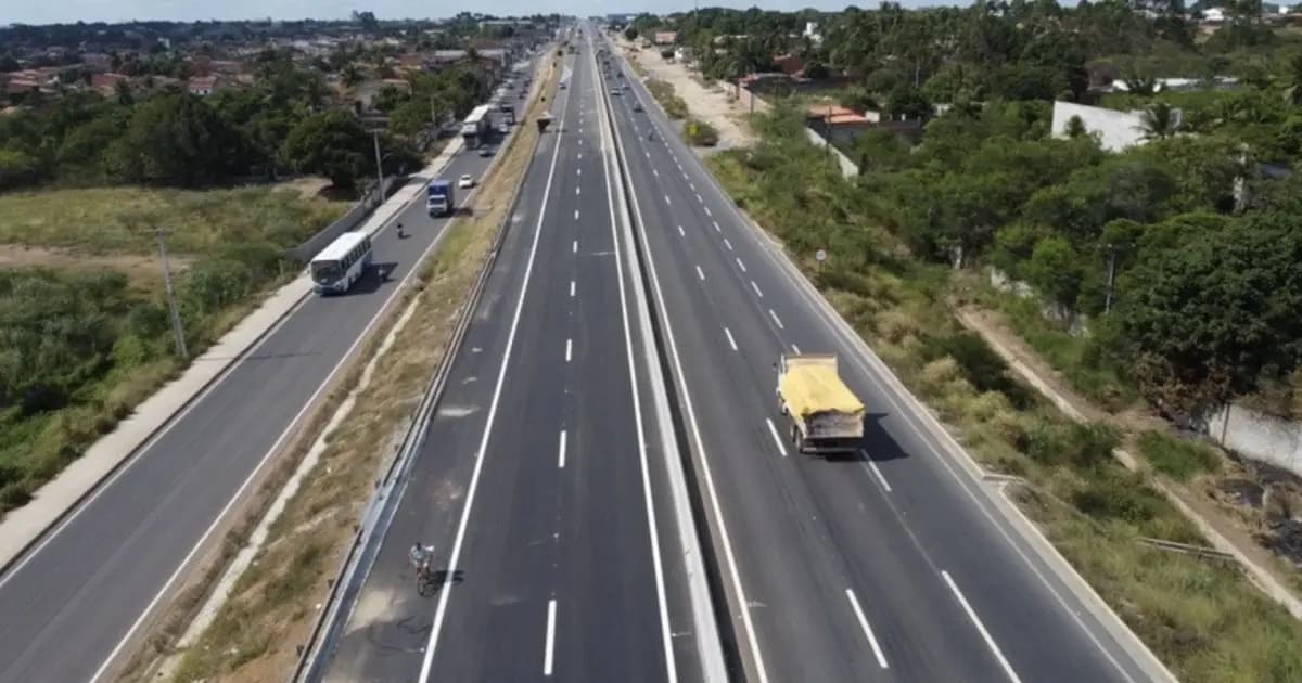 Trecho da rodovia BR-235 no Norte da Bahia em obras de pavimentação
