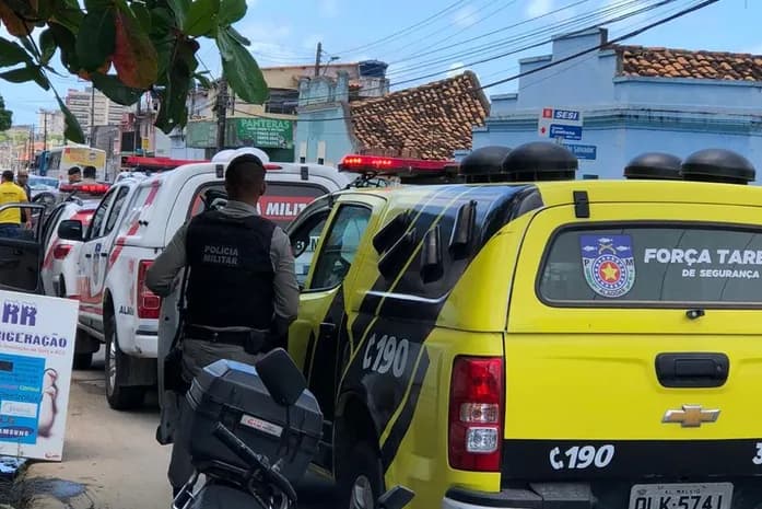 Viatura da Polícia Militar em atendimento a ocorrência de violência doméstica no sertão de Alagoas