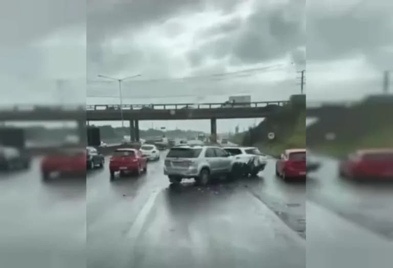Congestionamento na BR-324 durante saída para os festejos juninos em Salvador