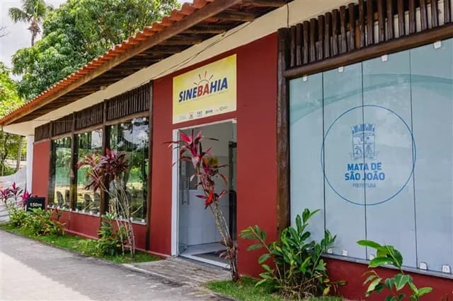 Fachada da unidade do SineBahia em Mata de São João, no Parque da Cidade