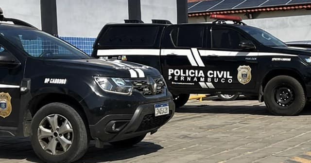 Celular exibindo mensagem suspeita no WhatsApp, representando golpes e ameaças digitais em Cabrobó (PE)