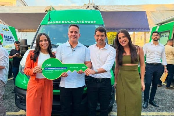 Unidade Odontológica Móvel entregue a município alagoano pelo Governo de Alagoas e Ministério da Saúde