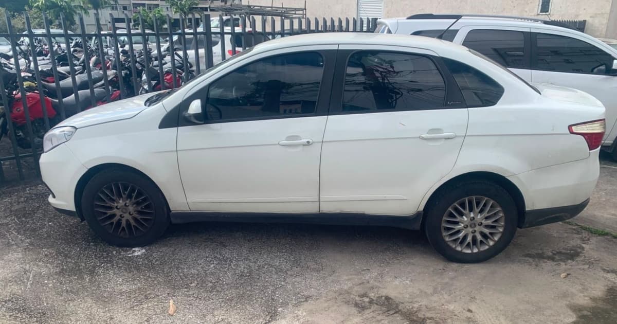 Viaturas do Batalhão Apolo da Polícia Militar da Bahia durante operação de recuperação de veículos em Salvador