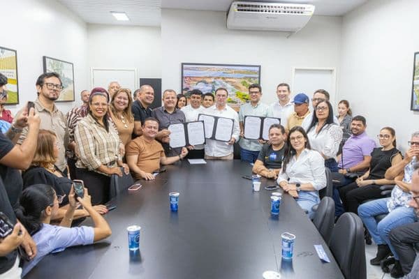 Prefeito de Arapiraca assina ordens de serviço para construção de creches do programa Creche para Todos