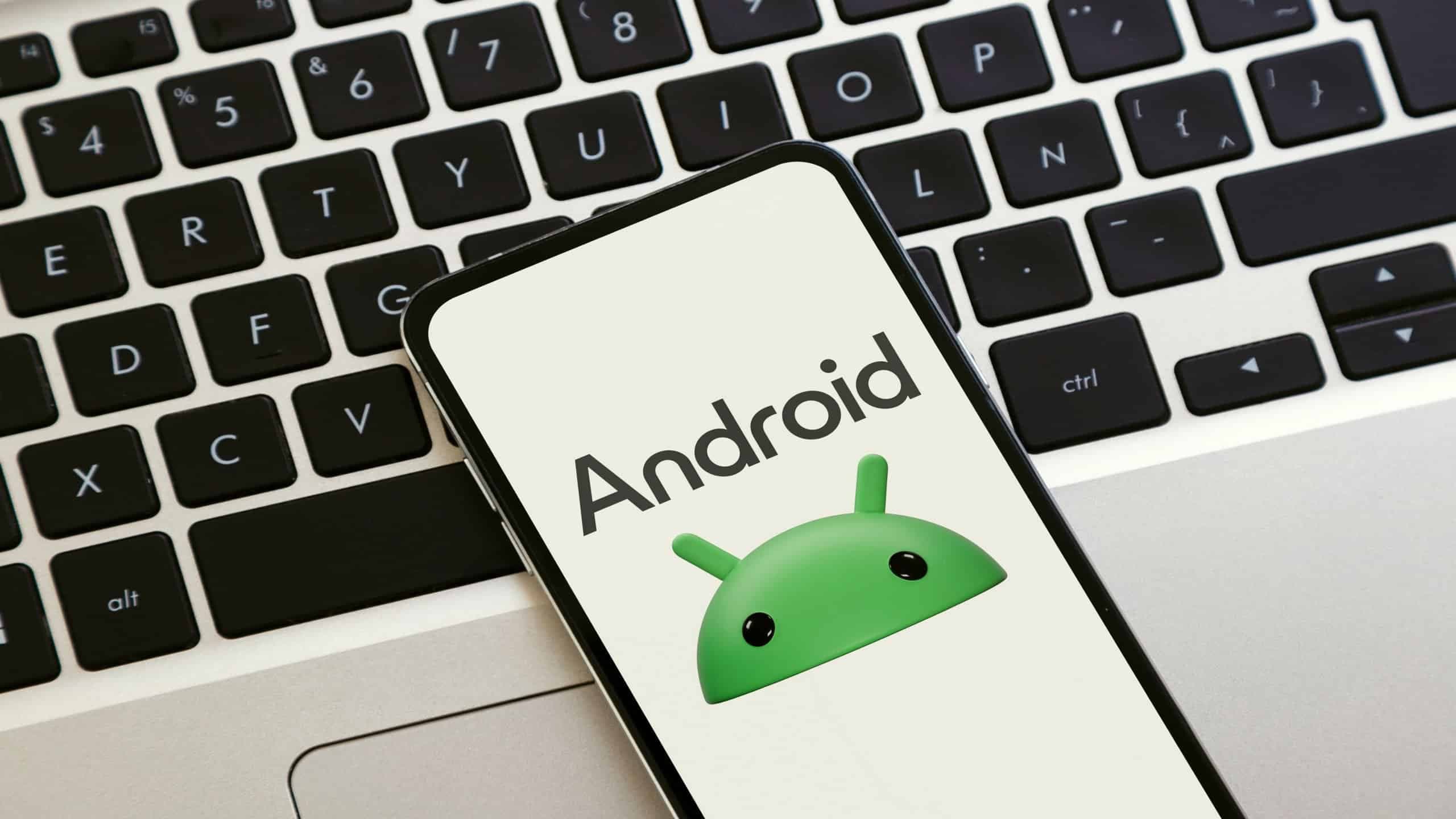 Dominar as funções nativas do Android permite que o usuário transforme um simples dispositivo de bolso em uma extensão poderosa de sua estação de trabalho, otimizando processos que antes eram complexos e manuais (Imagem: Alex Photo Stock / Shutterstock.com)