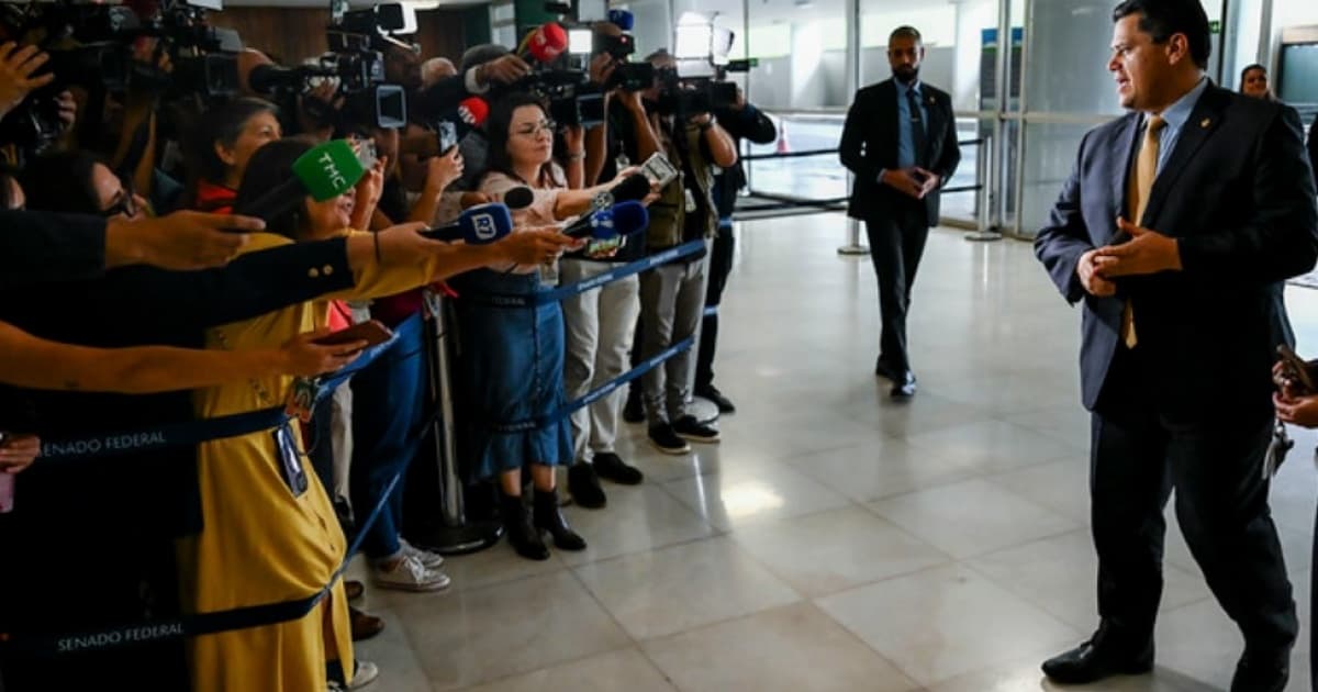 Senador Davi Alcolumbre preside sessão no Congresso Nacional