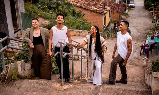 Equipe da produtora Floriô de Cinema em Sergipe, celebrando dez anos de atuação no audiovisual nordestino