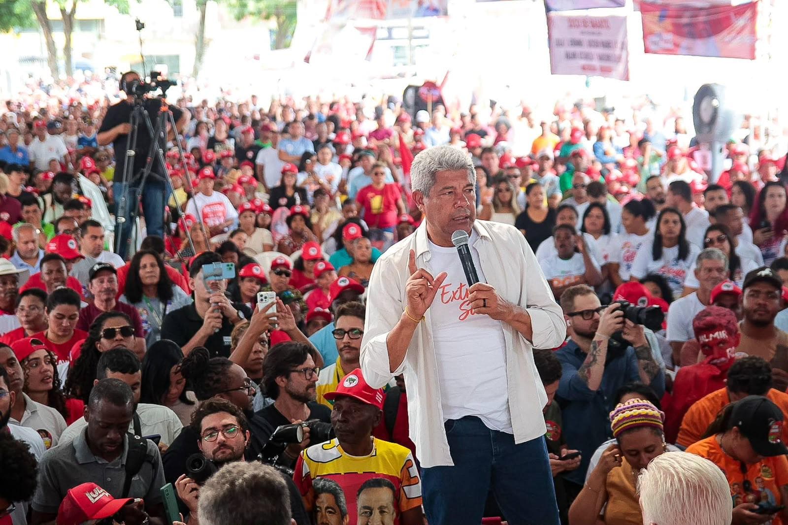 Governador Jerônimo Rodrigues durante plenária do PGP em Teixeira de Freitas, Extremo Sul da Bahia
