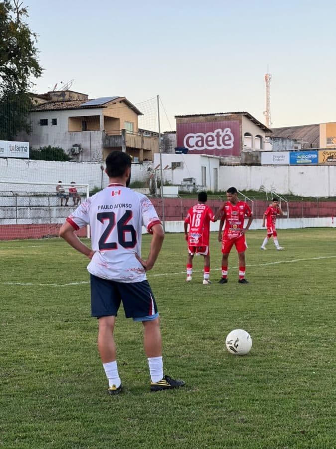 Jogadores da Seleção de Paulo Afonso em campo durante amistoso contra o Penedense
