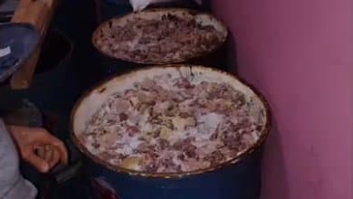 Fiscais da Vigilância Sanitária inspecionam carne apreendida em operação em Lagarto, Sergipe