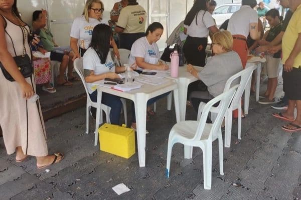 Equipe de saúde realiza atendimento itinerante em bairro de Maceió durante mutirão dos programas Olhar da Gente e Saúde da Gente