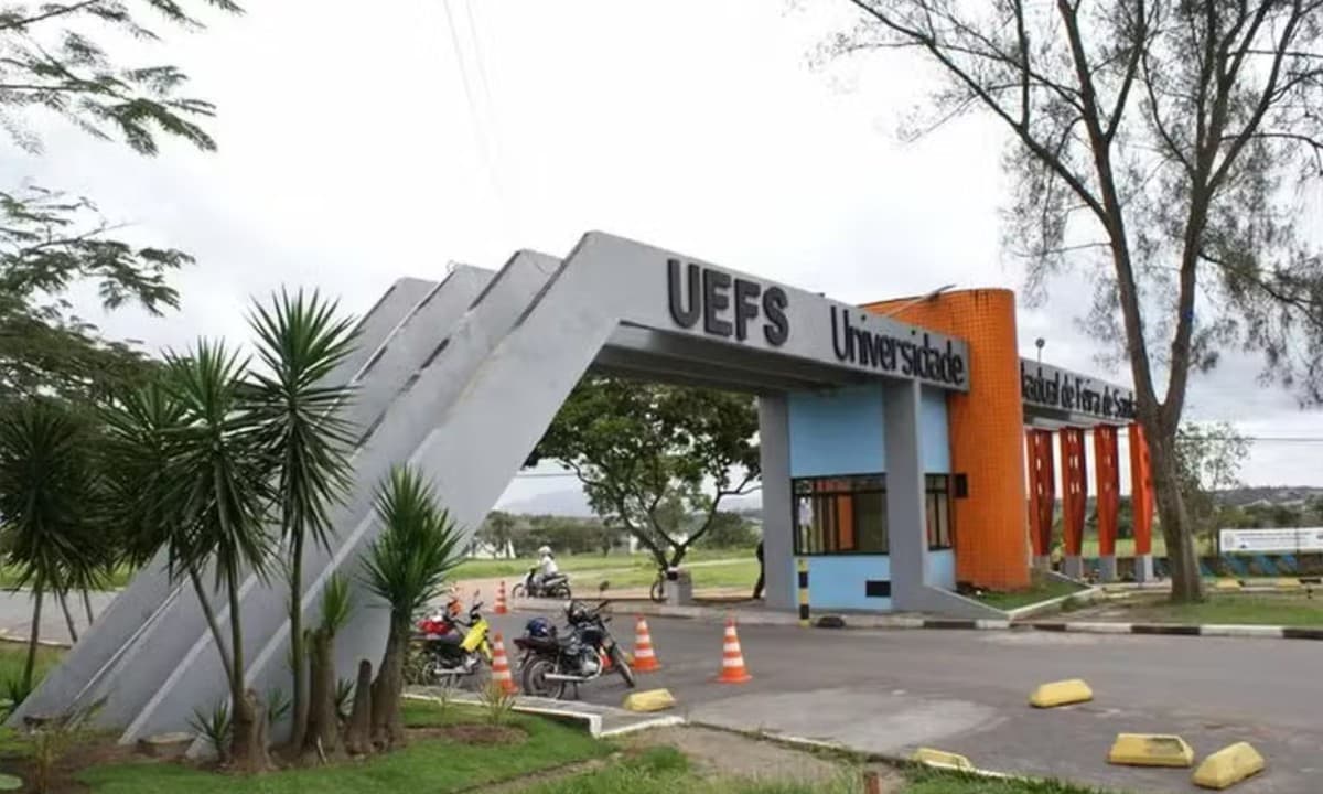 Fachada do campus da Universidade Estadual de Feira de Santana (Uefs), na Bahia