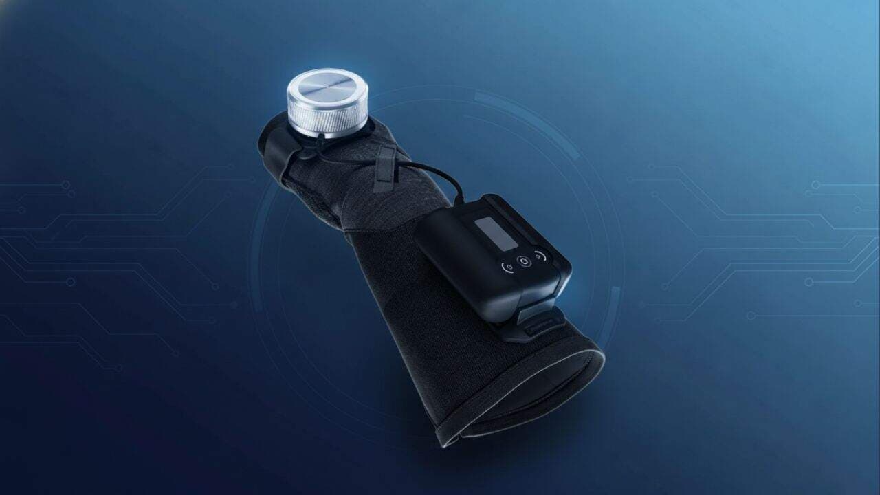 Luva GyroGlove utiliza giroscópios de alta velocidade para estabilizar tremores involuntários - Créditos: GyroGlove / Divulgação