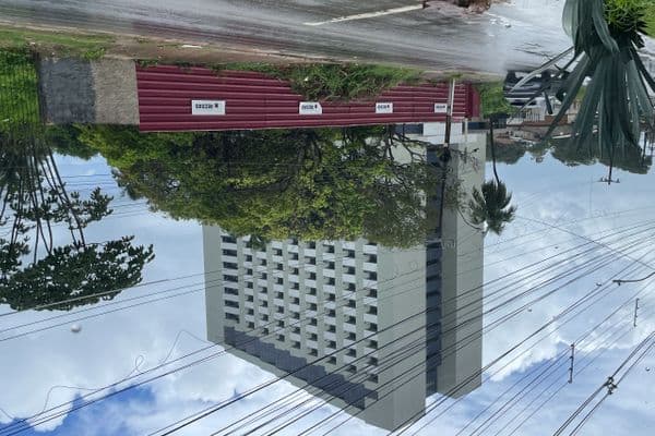Orla do Litoral Norte de Maceió com construções ao fundo
