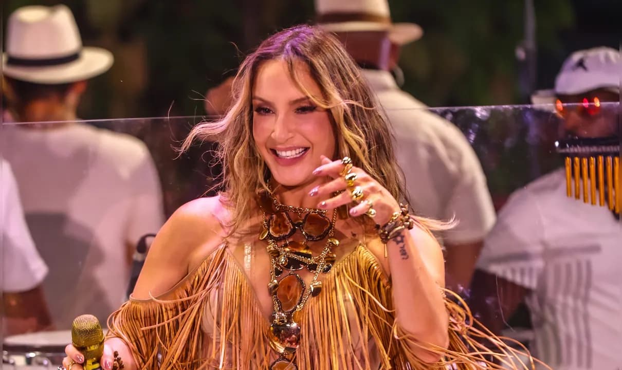 Ministério Público da Bahia move ação por 'discriminação religiosa' contra Claudia Leitte após troca em letra de música. Helena Vilaboim