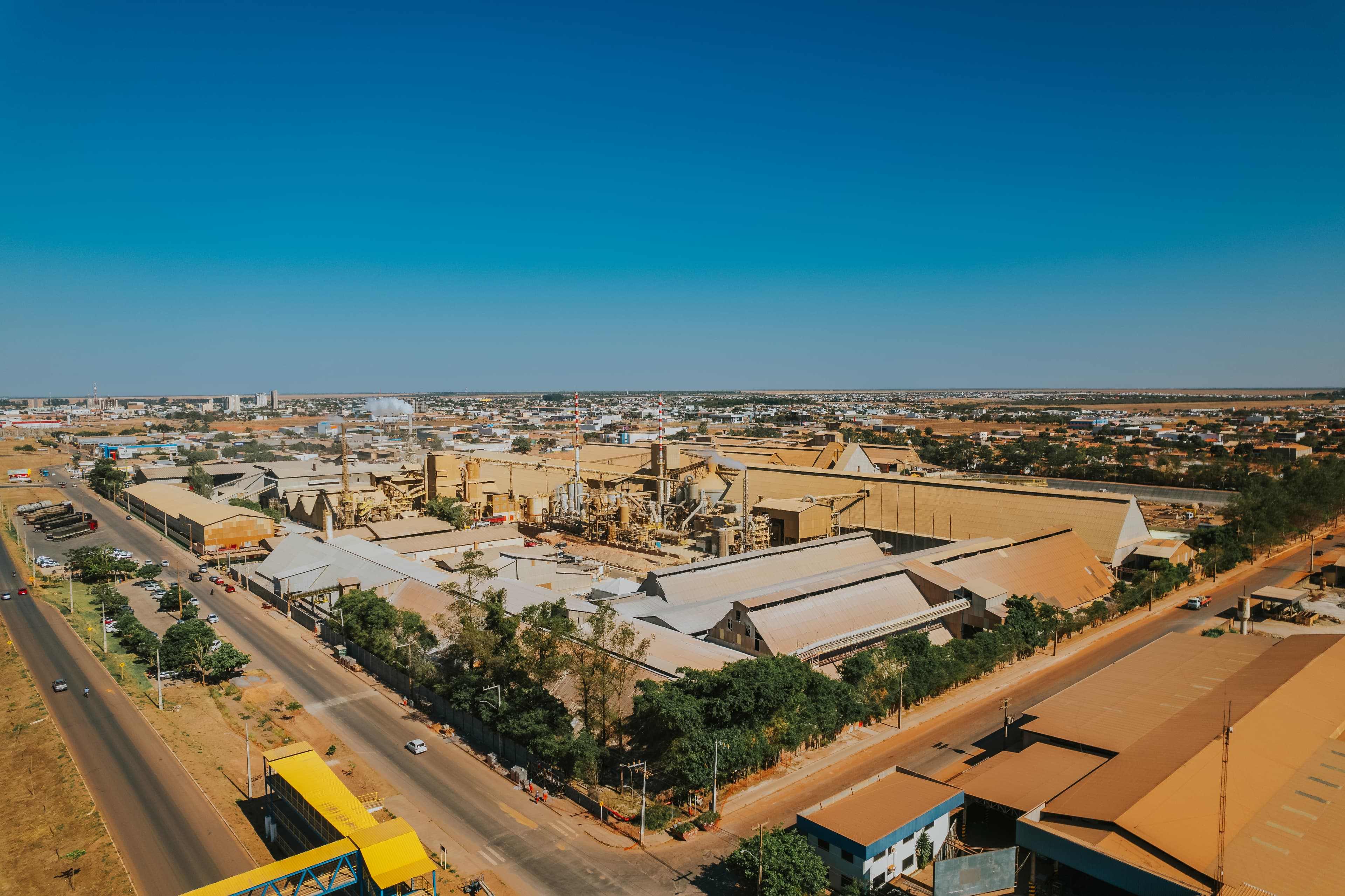 Vista aérea da unidade de mineração da Galvani em Angico dos Dias, Bahia