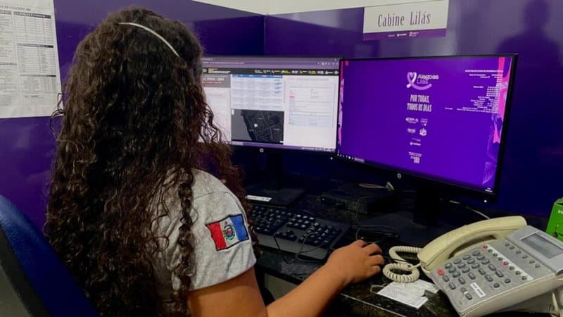 Tela do aplicativo 190 Alagoas em smartphone, com mapa de georreferenciamento visível