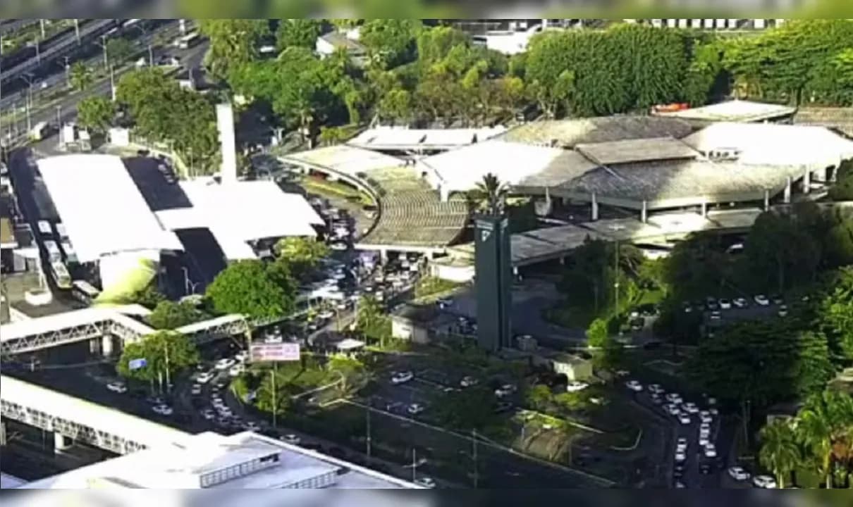 Movimentação na rodoviária de Salvador nesta terça.