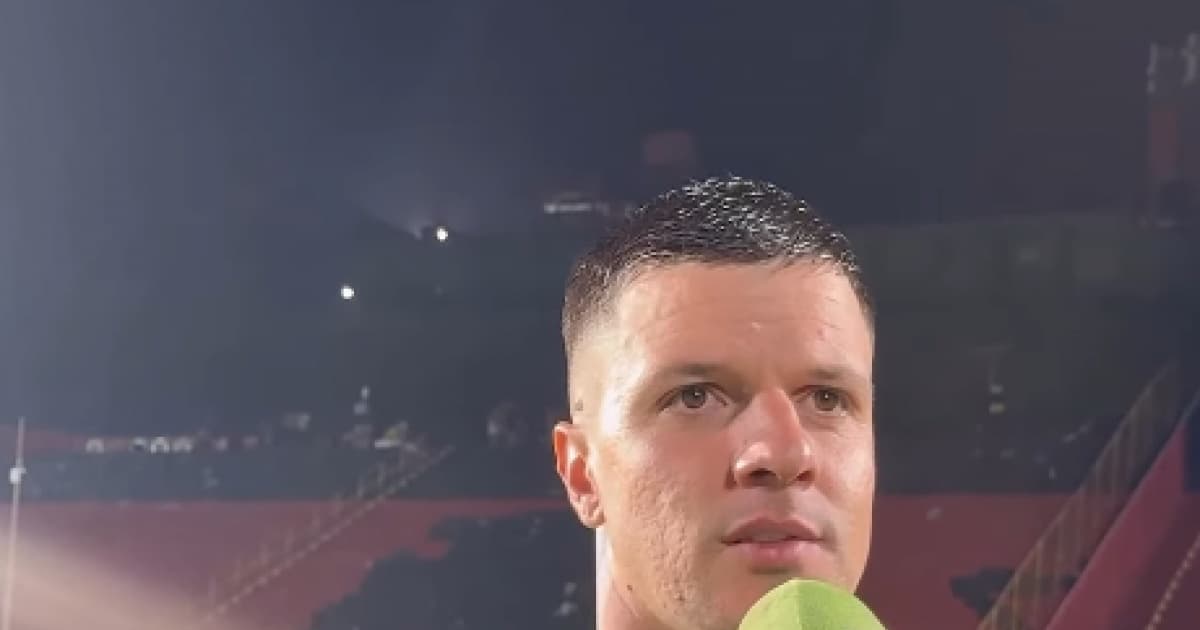 Renato Kayzer comemorando gol pelo Vitória na final da Copa do Nordeste 2026 no Barradão
