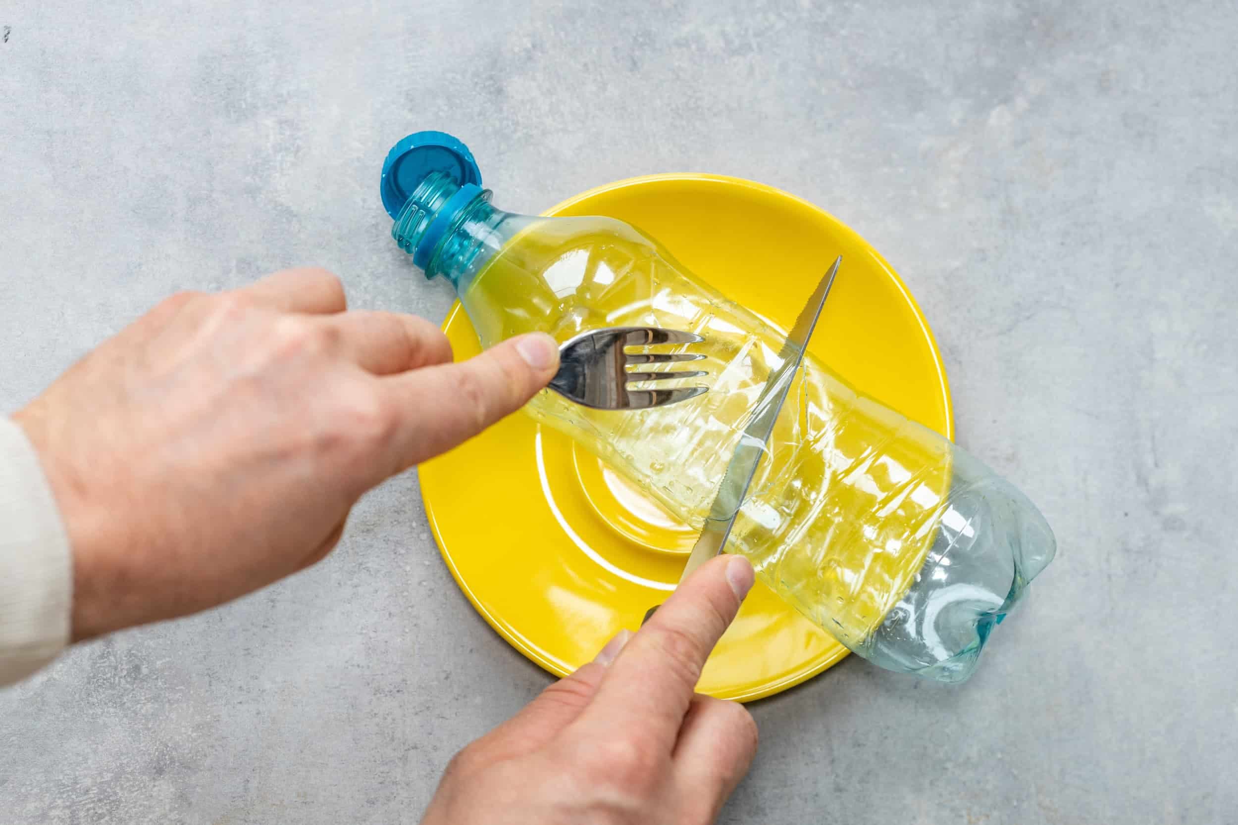 Partículas invisíveis presentes na alimentação podem afetar o cérebro e acelerar doenças neurodegenerativas (Imagem: Andrzej Rostek / Shutterstock)