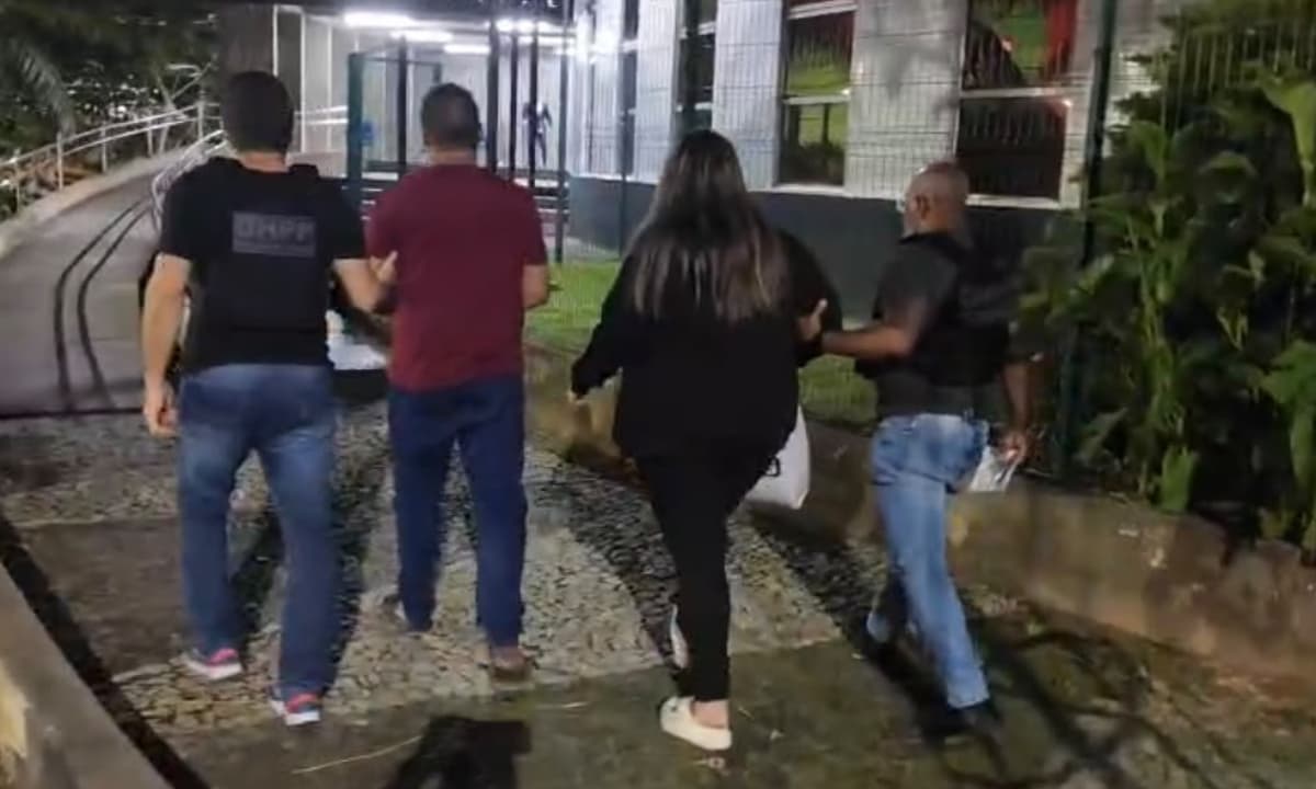 Agentes da FICCO Bahia e DHPP durante operação no Terminal Rodoviário de Salvador