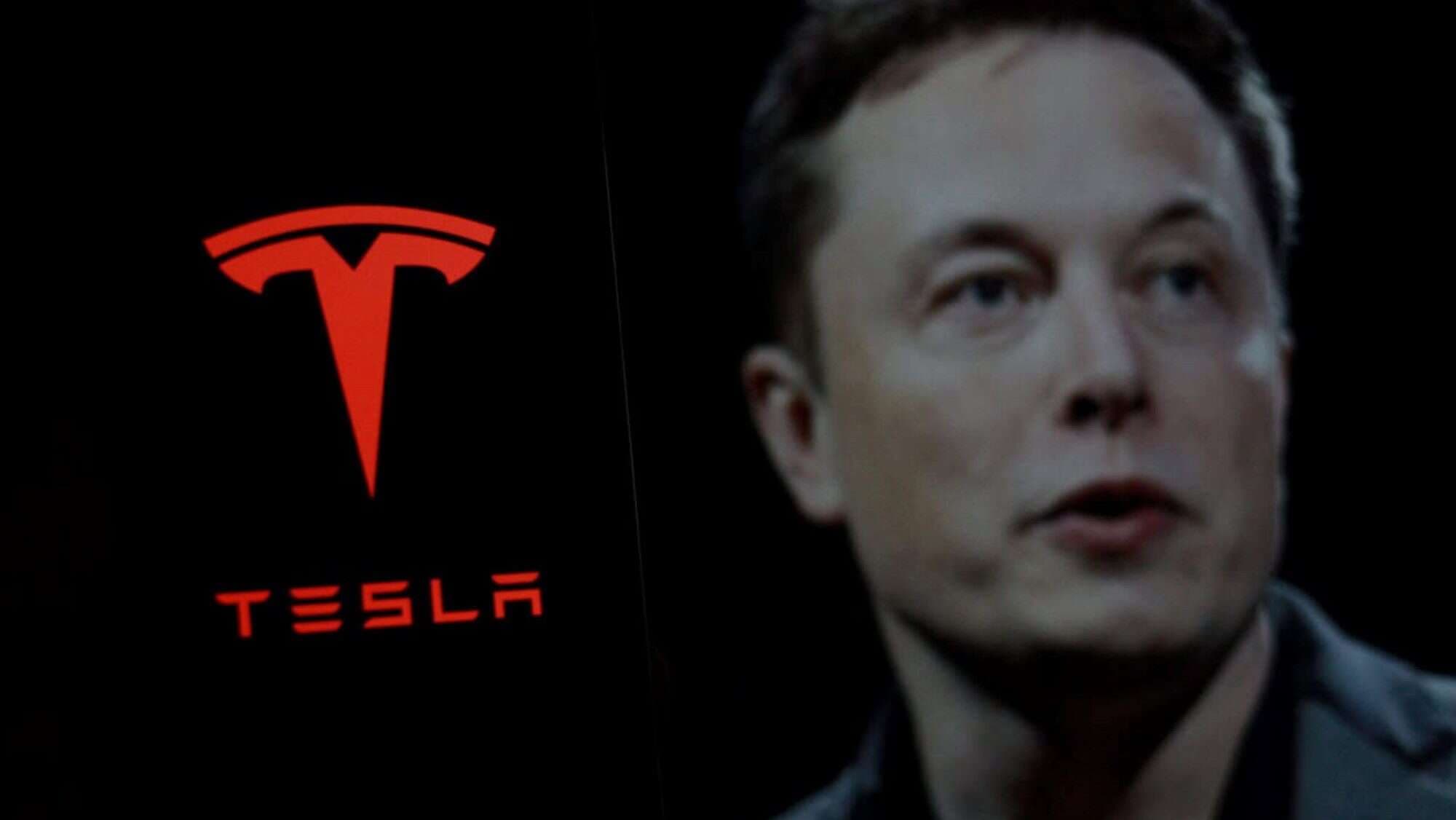 Elon Musk sugeriu que o sistema de direção autônoma (FSD) da Tesla pode ser aprovado na China em fevereiro; fonte ligada às autoridades chinesas nega. Crédito: Muhammad Alimaki/Shutterstock