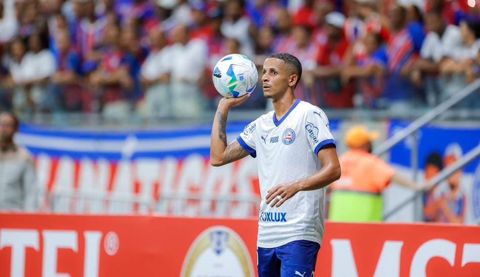 Luciano Juba, lateral-esquerdo do Bahia, durante partida na Arena Fonte Nova