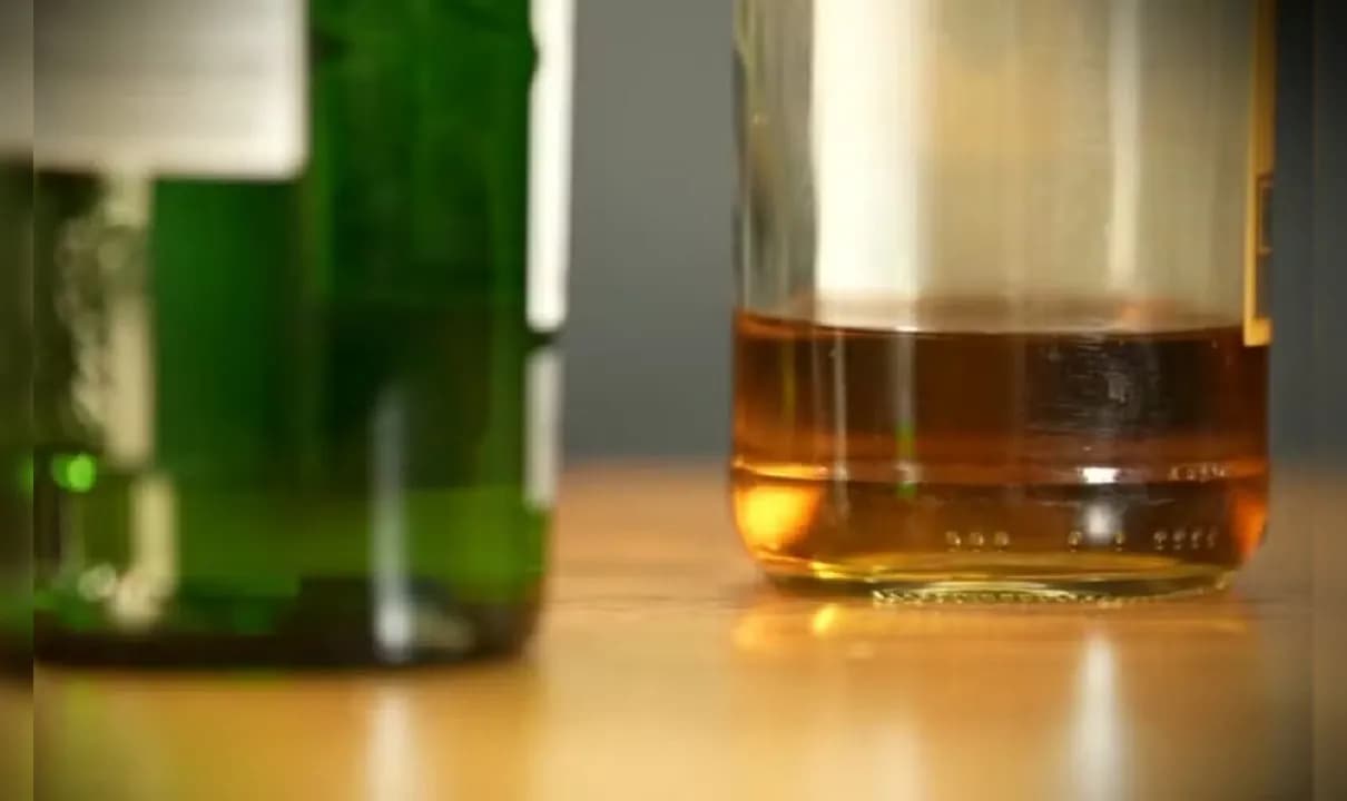 Jovem é internado com suspeita de intoxicação por metanol após festa em chácara na Bahia.