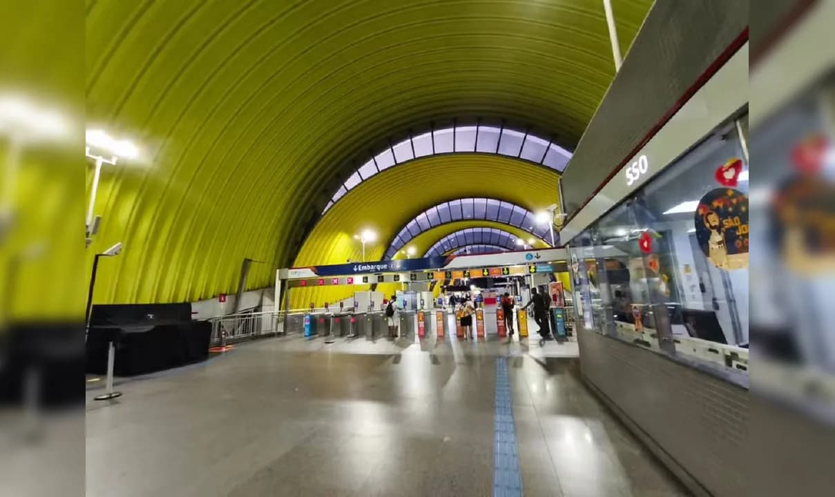 Portando objeto cortante, homem tentou assaltar vítimas em estação de metrô.