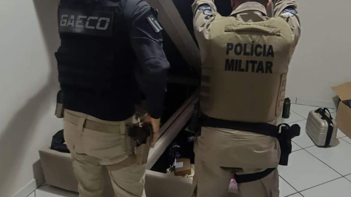 Viatura da Polícia Militar da Bahia em operação noturna