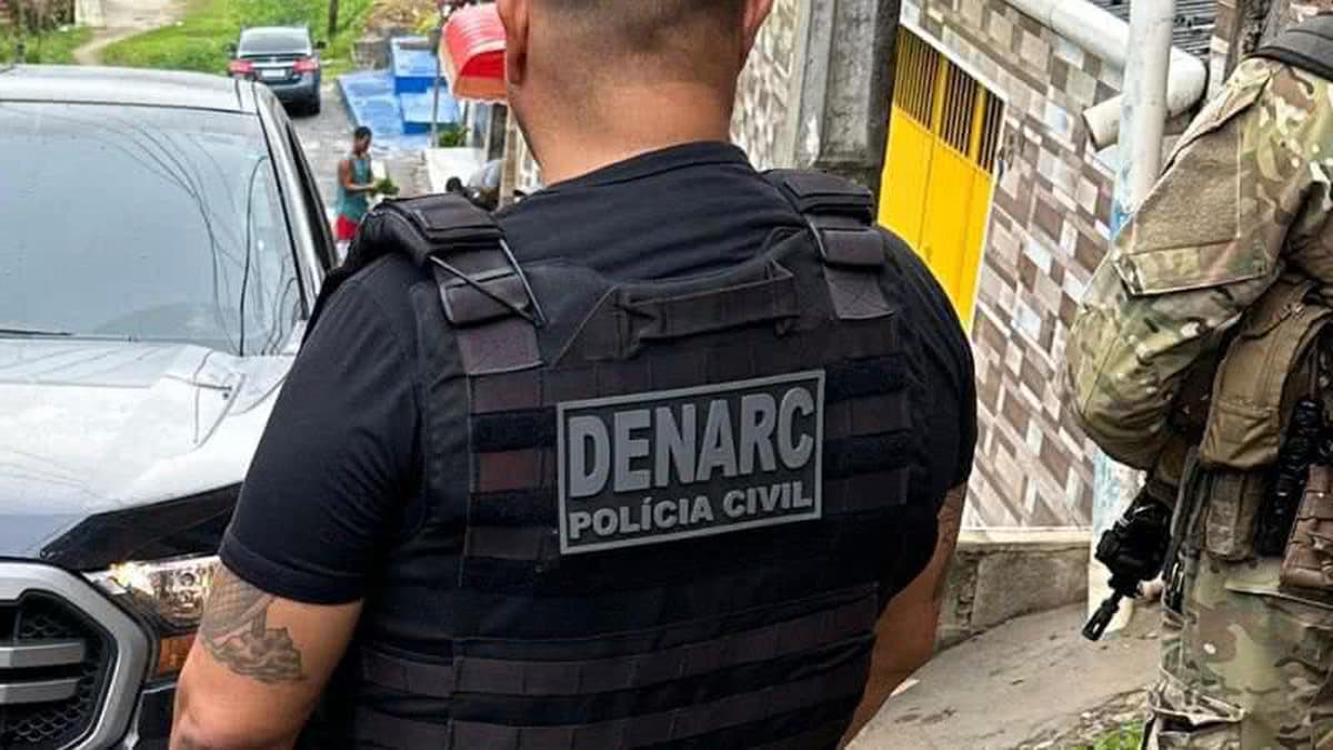 Viaturas da Polícia Civil da Bahia em operação contra o tráfico de drogas em Salvador