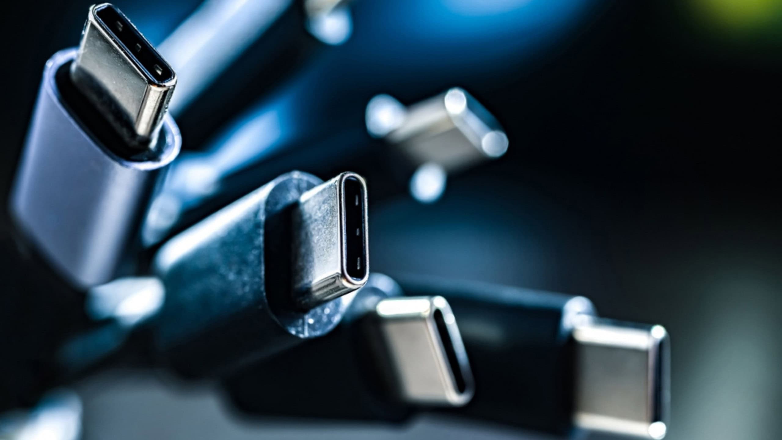 Cabos USB-C (Imagem: monticello/Shutterstock)