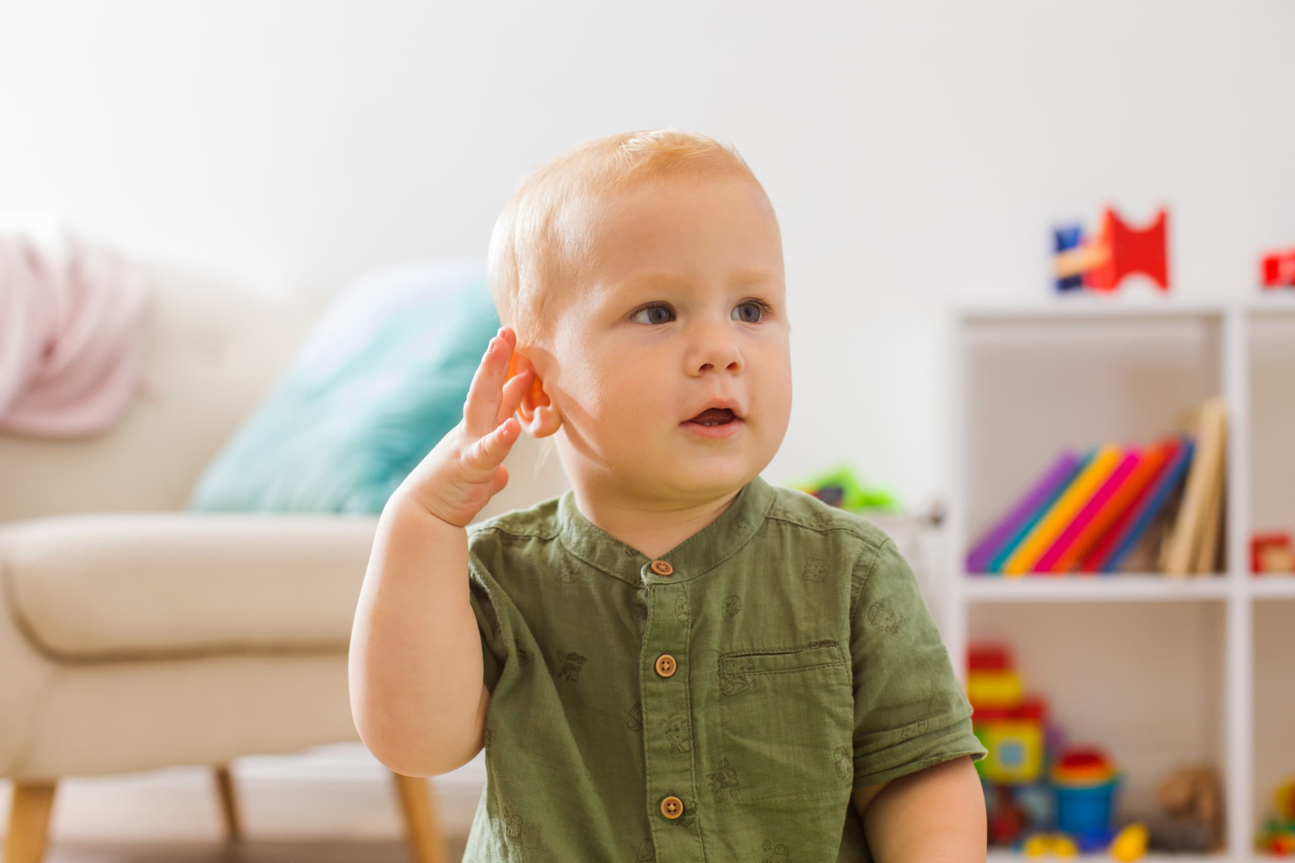 Implante coclear da MED-EL ganha autorização para uso precoce em bebês (Imagem: Oksana Shufrych / Shutterstock)