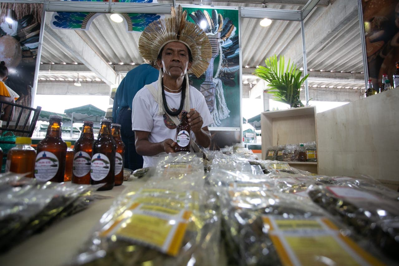 Garrafas de cerveja artesanal indígena Kauin Etê, produzida pelo povo Payayá na Chapada Diamantina, Bahia