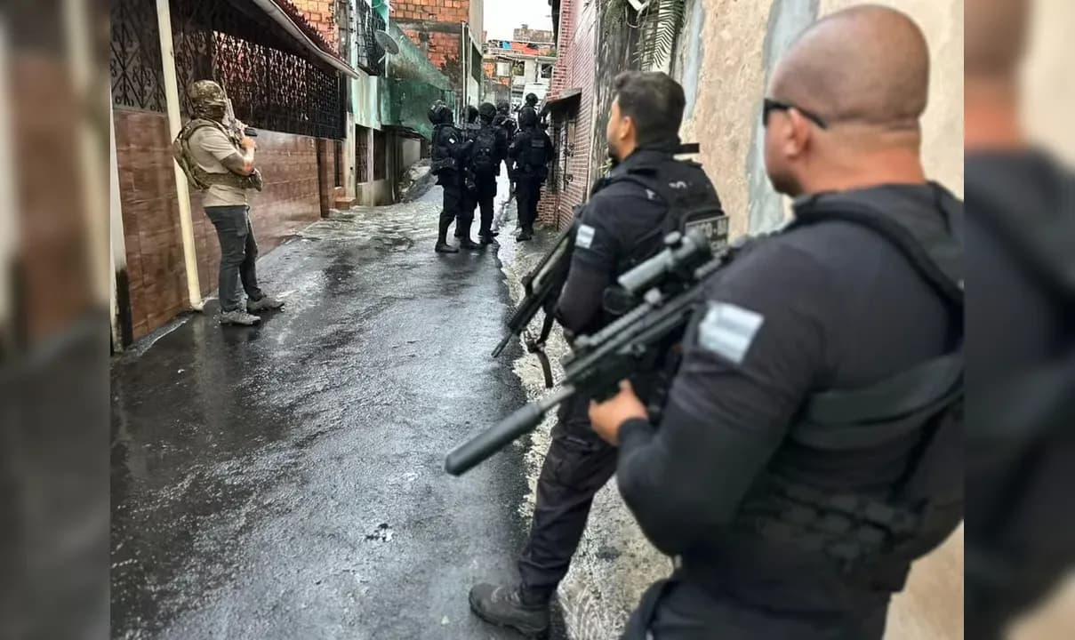m homem foi preso e uma mulher foi detida na manhã desta segunda-feira (22), em Salvador.