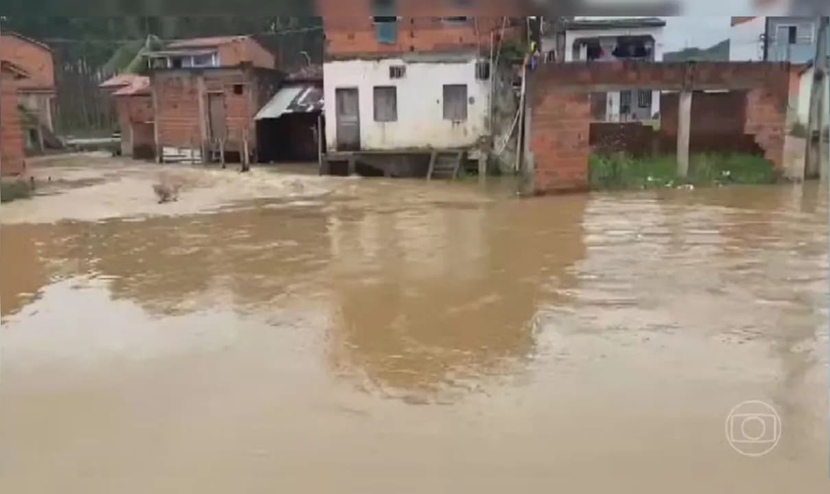Inmet emite alerta para tempestade e chuvas intensas em mais de 30 cidades da Bahia.