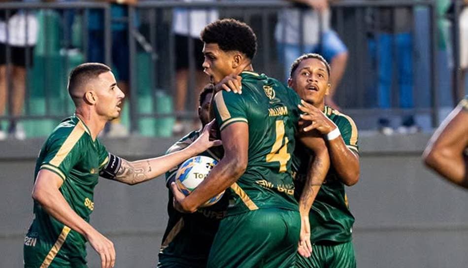 Jogadores do Feira FC comemorando gol na Superbet Arena durante o Baianão Série B 2026