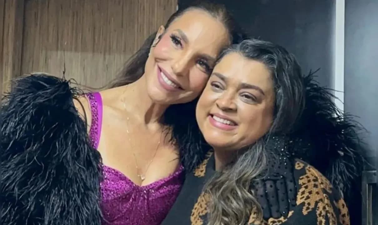 No quinto dia de Carnaval, Ivete Sangalo iniciou desfile do Circuito Dodô com homenagem para Preta Gil.