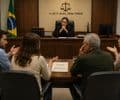 Pessoas em sala de aula durante curso sobre urbanismo e planejamento urbano