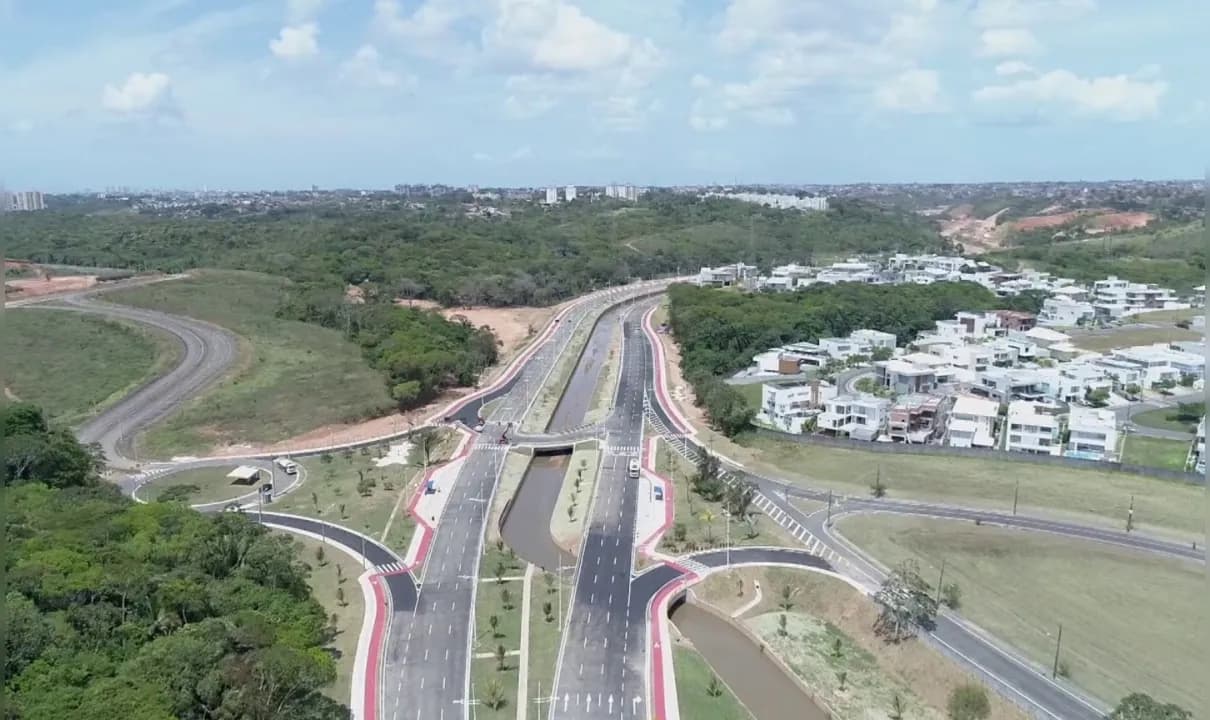 Via foi inaugurada neste sábado (10) e tem sinalizações na região. 