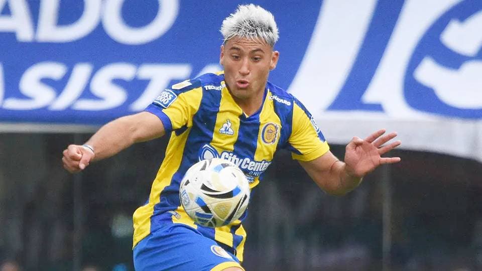 Alejo Véliz desembarca em Salvador para assinar com o Bahia