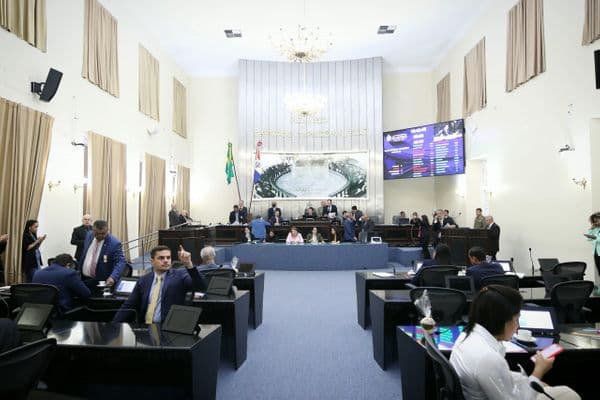 Fachada da Assembleia Legislativa de Alagoas, onde tramitam os dois projetos de lei sobre proteção animal