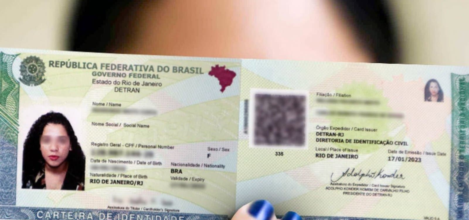 Fachada do SAC Rodoviária de Salvador, em Águas Claras, com movimentação de cidadãos