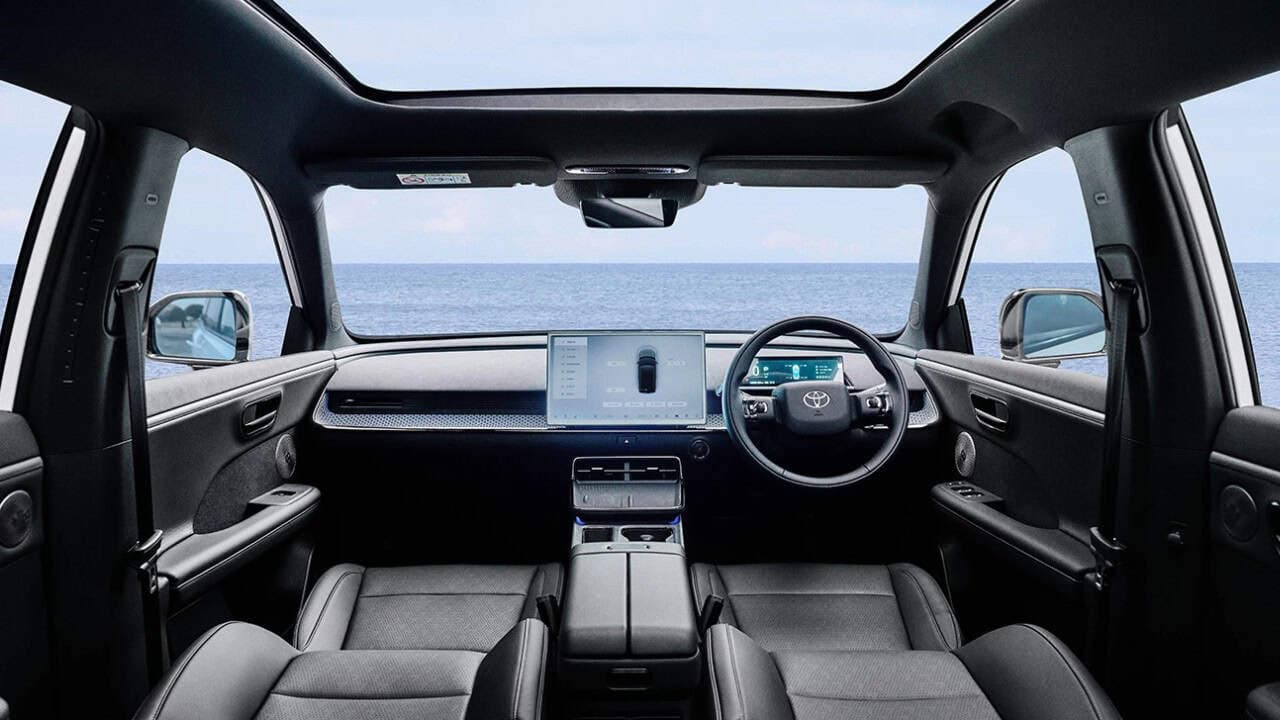O Toyota bZ3X trabalha com baterias em torno de 50 kWh e 68 kWh - Fonte: (Divulgação/Toyota)