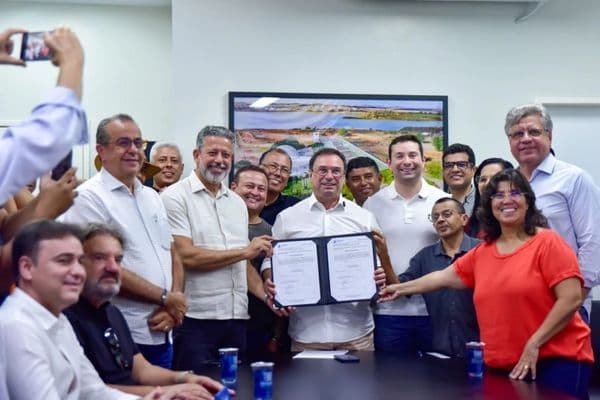 Assinatura de ordem de serviço para pavimentação do bairro Nova Esperança em Arapiraca
