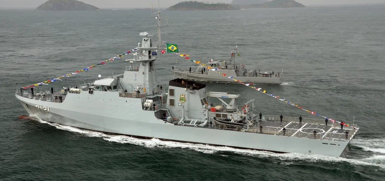 Navio-Patrulha Oceânico Amazonas (P-120) da Marinha do Brasil atracado no Porto de Salvador
