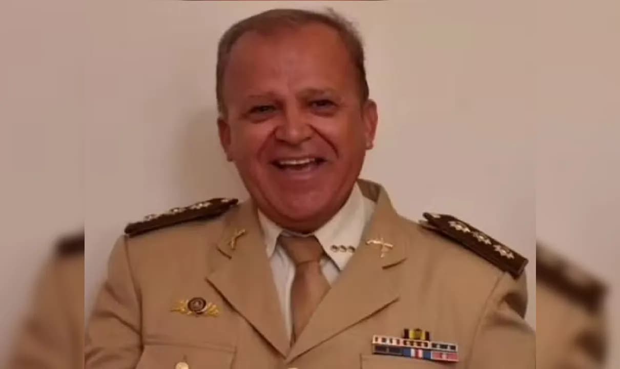 Coronel da Polícia Militar morre após batida entre carro e caminhão na Bahia.