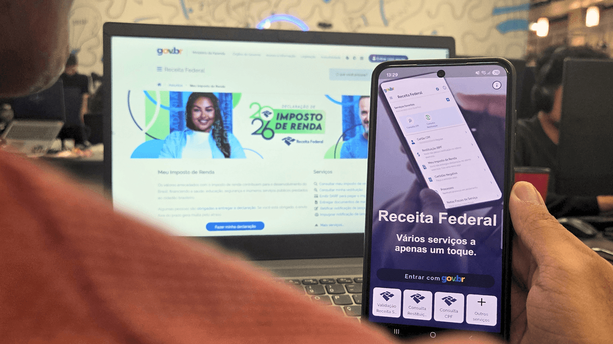 Tela de smartphone exibindo alerta de golpe digital relacionado ao Imposto de Renda 2026
