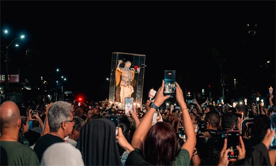 Imagem peregrina de São Miguel Arcanjo durante evento da missão A Grande Reconquista no Brasil