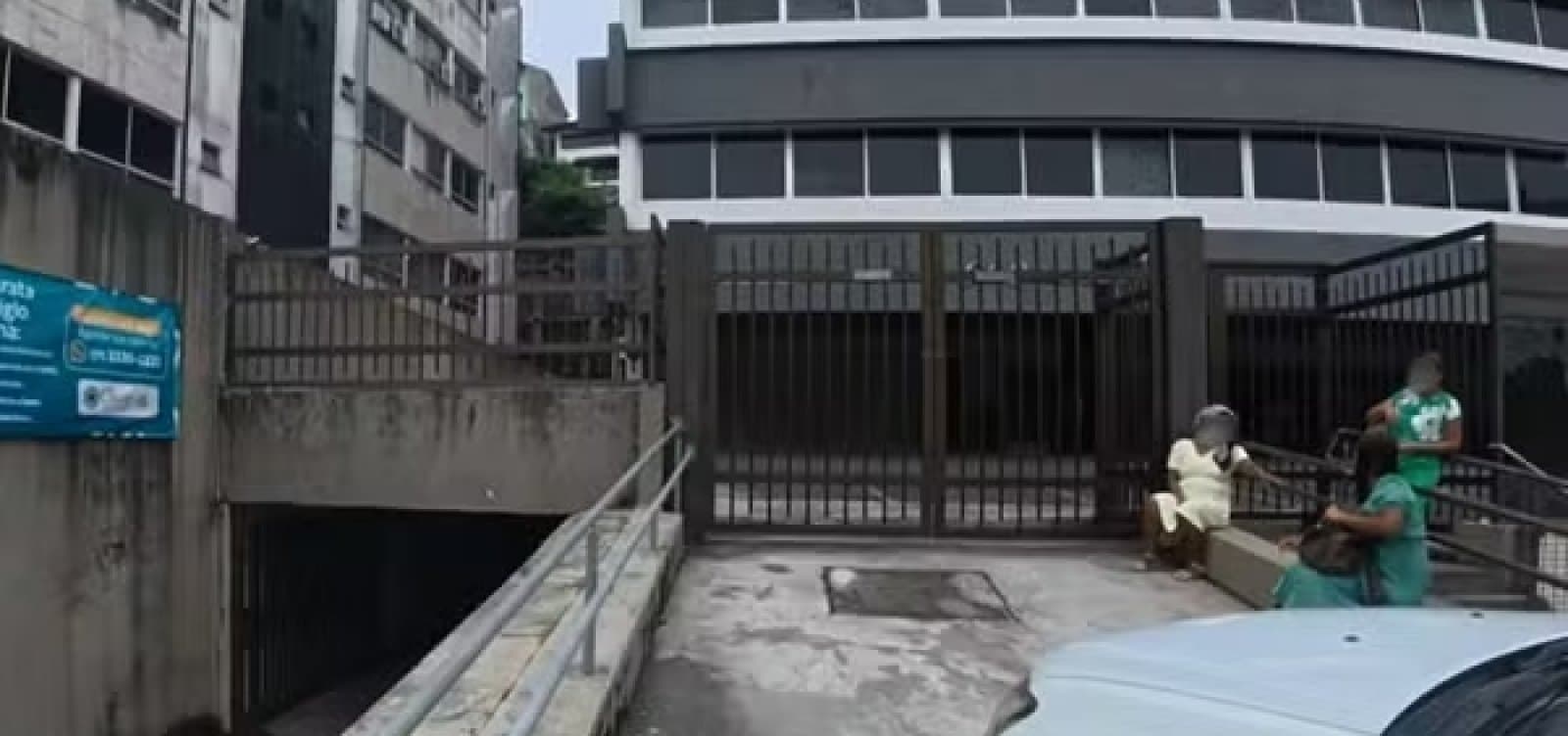 Fachada de clínica oftalmológica interditada em Salvador após casos de perda de visão em mutirão de catarata